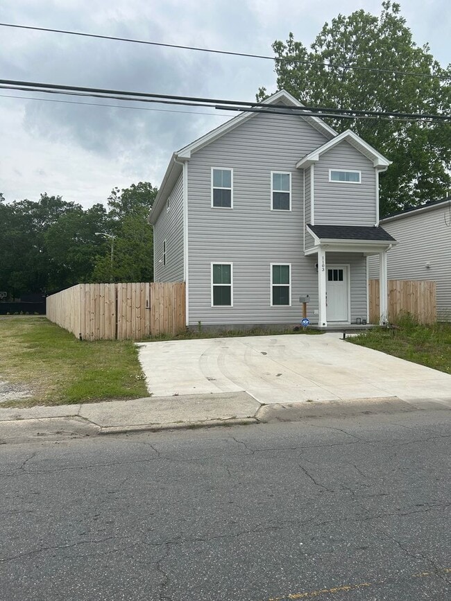 Building Photo - 1103 Peartreee Road