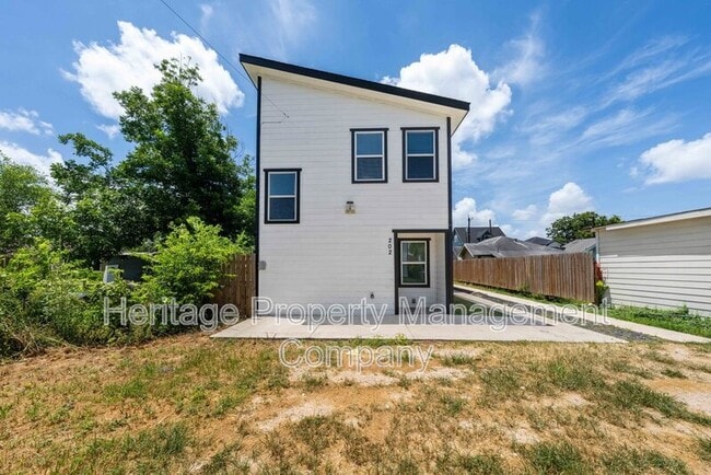 Building Photo - 323 Gabriel Unit 202