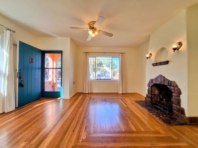 Building Photo - N11T88-90 Unit 288