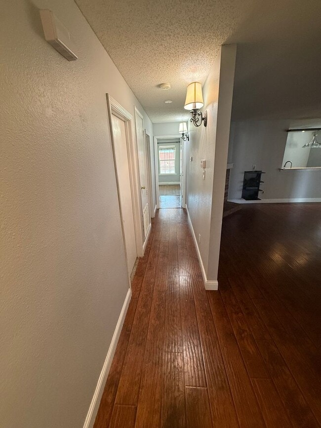 Photo - 4 bedroom nestled in a sought after neighb...