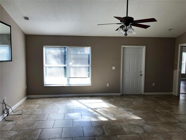 Photo - 616 E 1st St