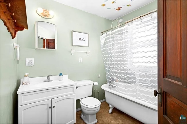 Photo - 711 E 8th St