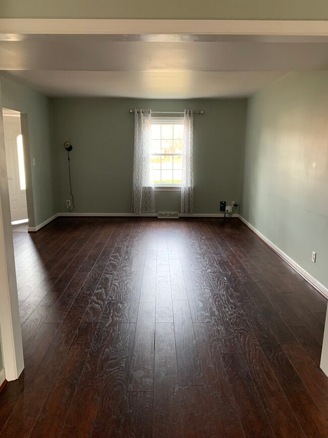 Photo - 145 Georgetown Grn