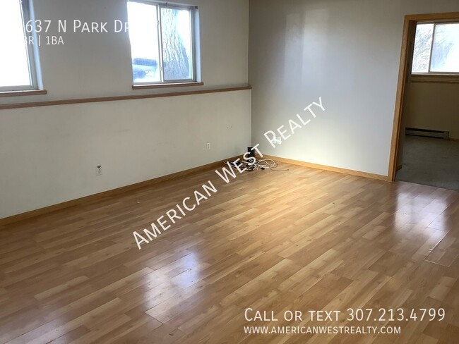 Downstairs, 2 Bed/1Bath Apartment - Downstairs, 2 Bed/1Bath Apartment