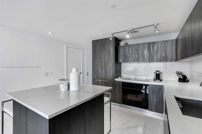 Photo - 3131 NE 7th Ave