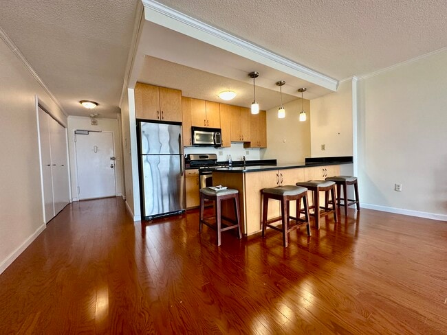 Building Photo - 3 Hawthorne Pl Unit 8P Rental