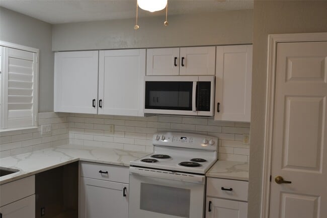 Photo - 7410 Crystalglen Dr