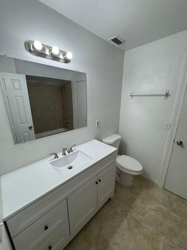 Photo - Charming 2-Bedroom Duplex on a Private Corner Lot in Lakeland, FL!