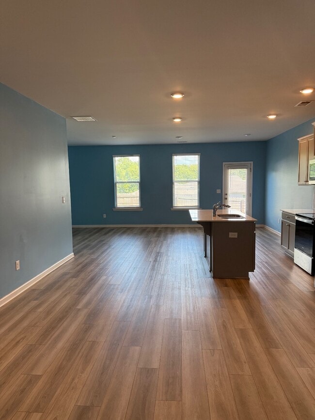 Photo - 2763 Jansen Ave