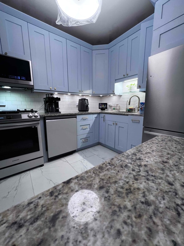 Photo - 550 W Surf St