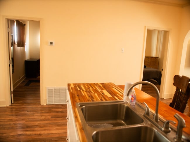 kitchen - 540 N Franklin St