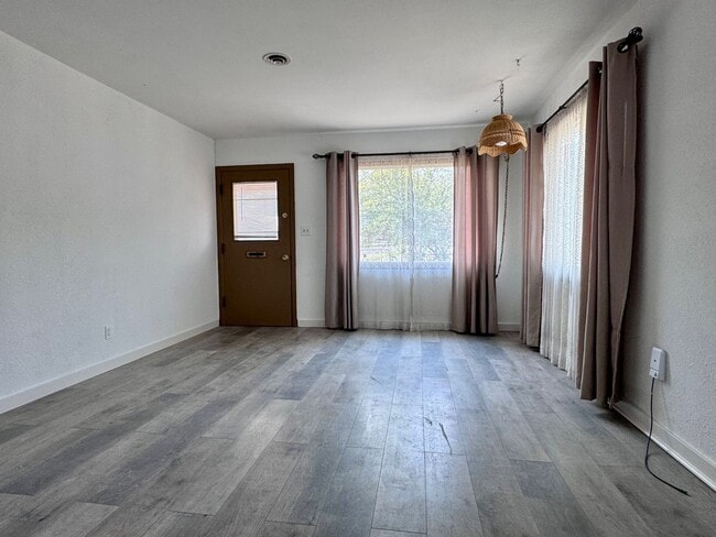 Photo - 1101 F Ave