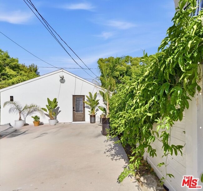 132 N Carson Rd