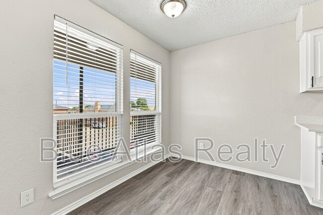 Photo - 8133 Foxfire Ln
