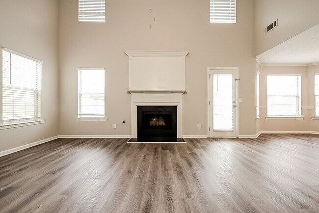 Photo - 1375 Lafayette Square