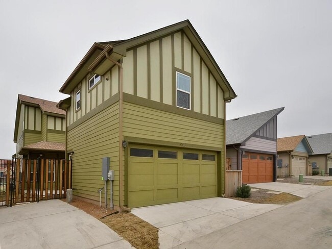 Building Photo - 912 Sugaree Ave
