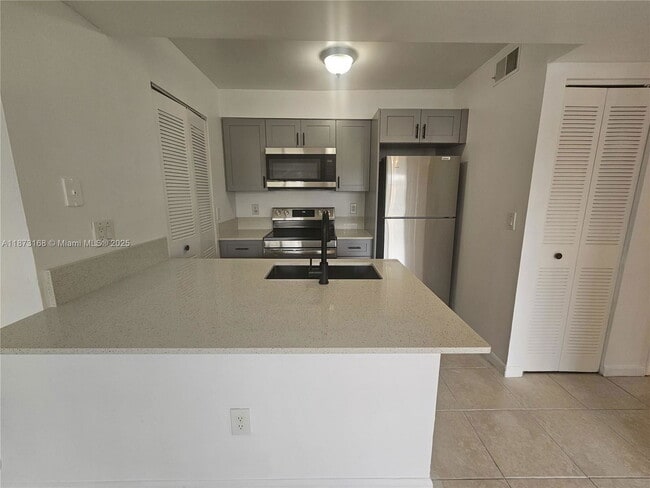 Building Photo - 1247 SW 46th Ave Unit 1211
