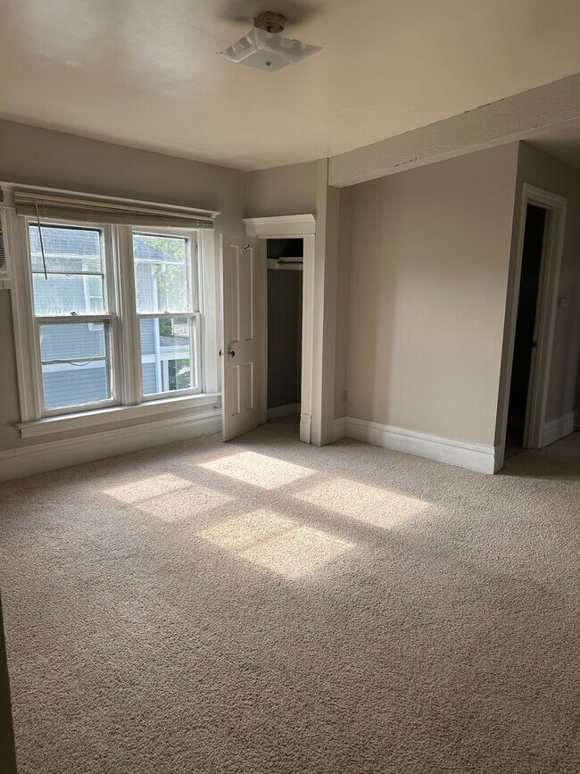 Photo - 619 Bowery St