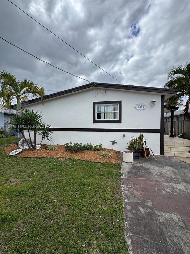 Building Photo - 2004 SW 57th Ave