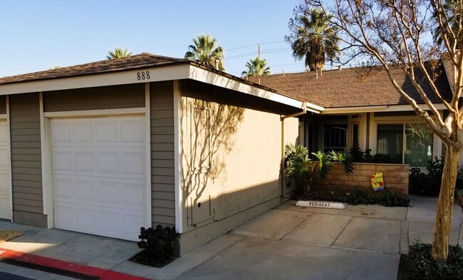 Upgraded Single Story 2bd, 1.5 ba, in Corona - Upgraded Single Story 2bd, 1.5 ba, in Corona Casa