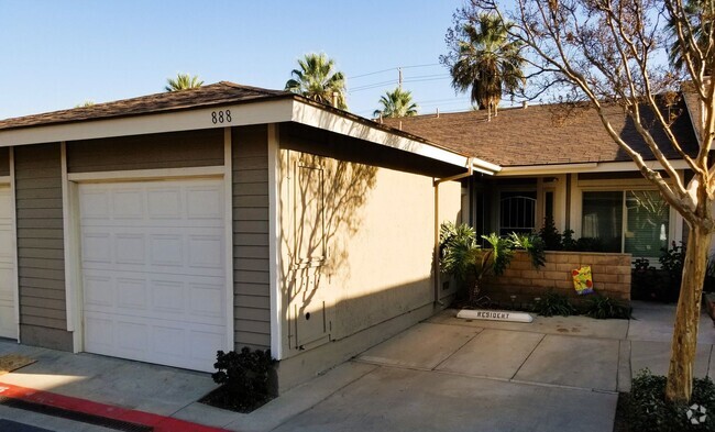 Building Photo - Upgraded Single Story 2bd, 1.5 ba, in Corona Rental