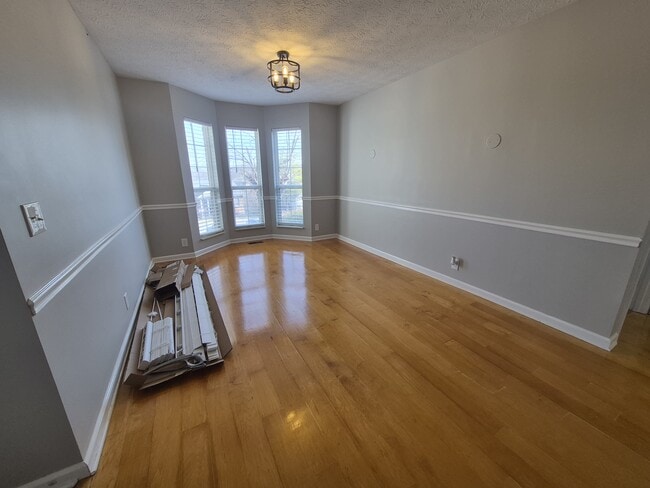 Photo - 307 Chiswick Ct