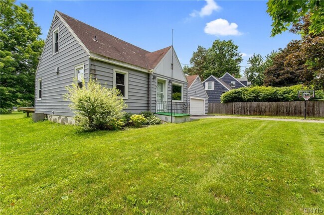 116 Richmond Rd E