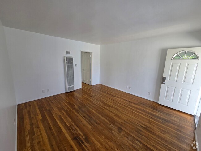 Building Photo - 256 W Valencia Ave Unit 256 W Valencia Ave B Rental