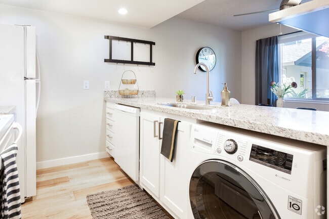 2BR, 1BA - Griffith