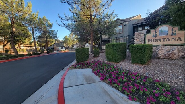 Entrada a los condominios Montana - 555 E Silverado Ranch Blvd Unidad 2066