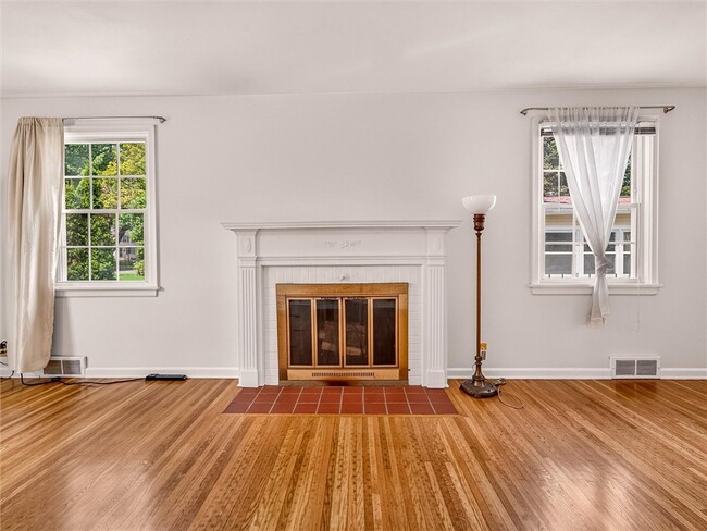 Photo - 82 Clovercrest Dr