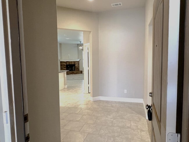 Photo - 7506 100th St