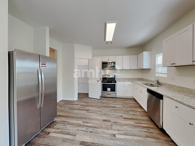 Photo - 290 Maxton Ave