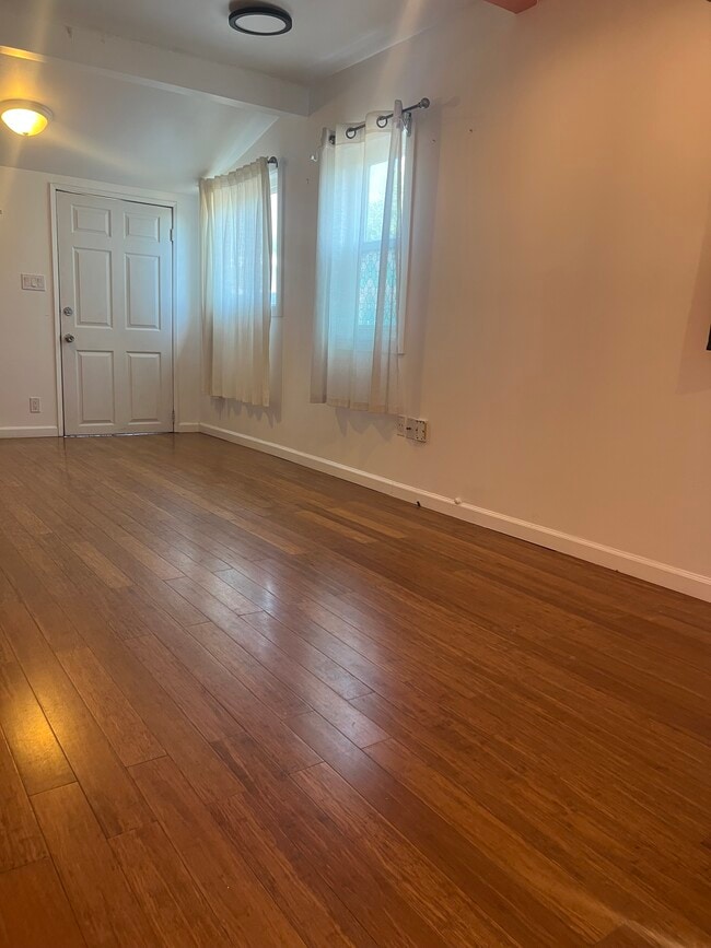 Building Photo - 2409 Elmgrove St Rental