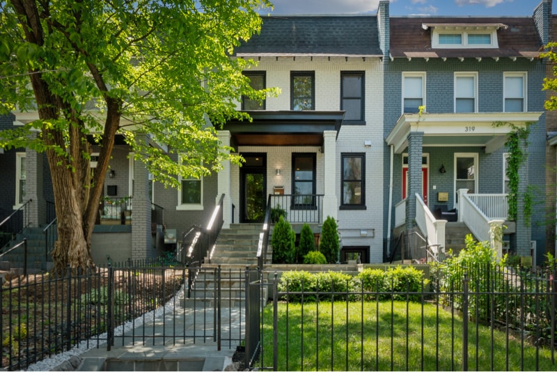 Photo - 321 L St NE
