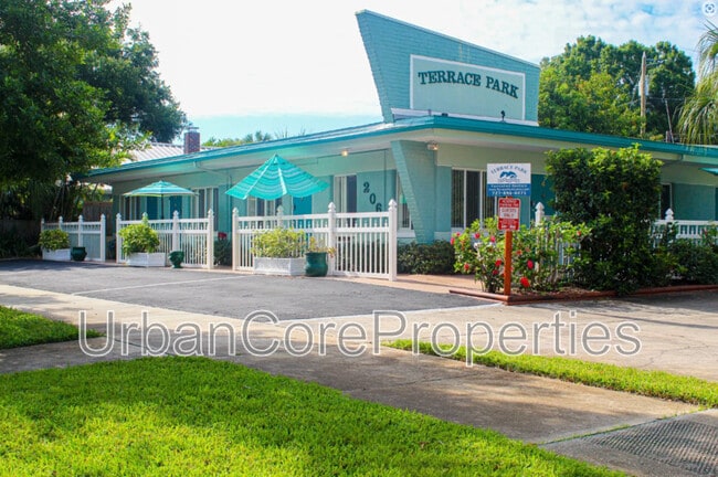 Building Photo - 206 9th Ave N Unit #9