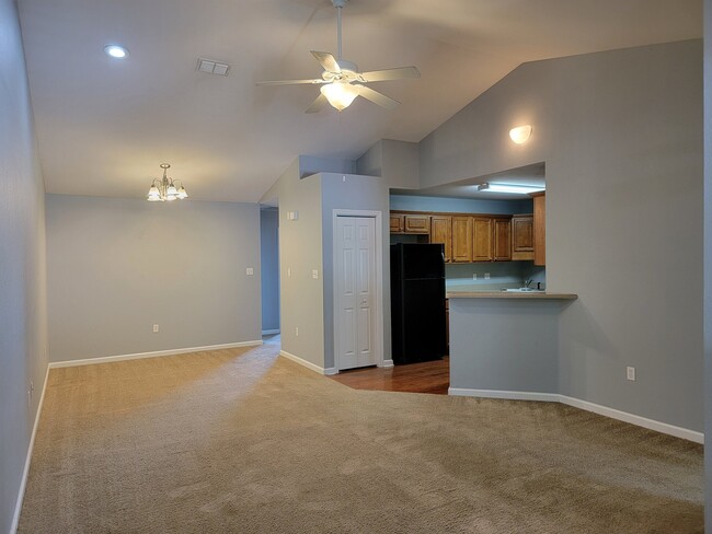 Photo - 1659 Quazar Rd