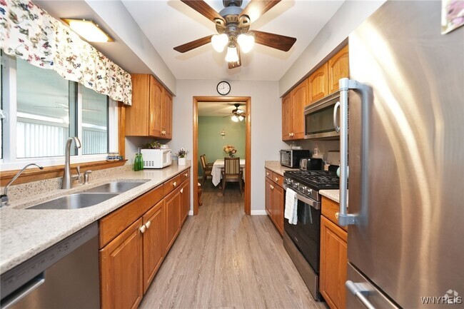 Building Photo - 3839 Sunset Dr Rental