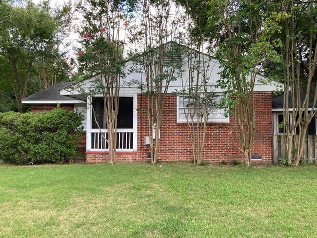 Building Photo - 403 E Samford Ave