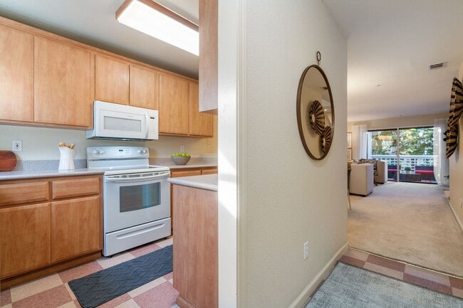 Photo - Upper level 2 bedroom, 2.5 bath condo located in Ashford Ct. 1 car garage & In-unit Laundry! Unit 296