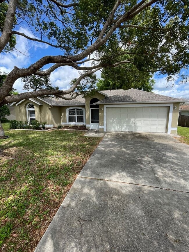 Building Photo - Prime Deltona Neighborhood Rental