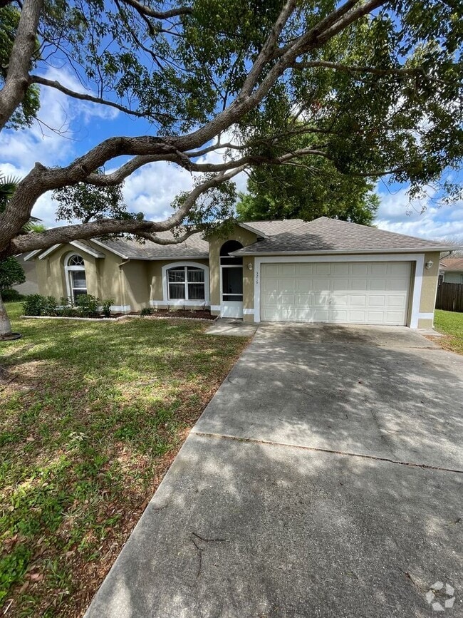 Building Photo - Prime Deltona Neighborhood Rental