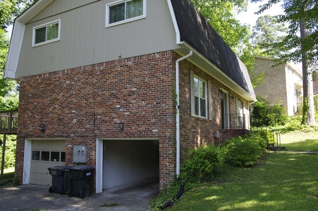 Building Photo - 813 Linbard Ln