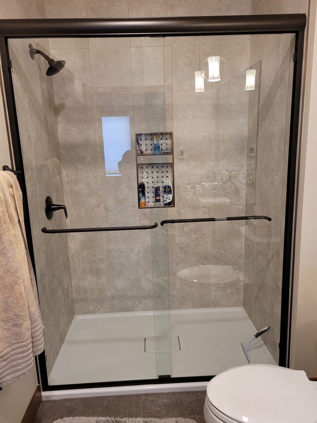 Master Bath - 805 Blue Mounds St Unit B