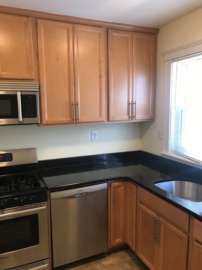 Building Photo - 65 Conwell Ave Unit 3