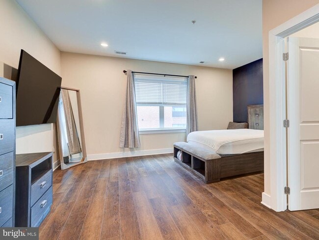 Photo - 1118 Dunton St