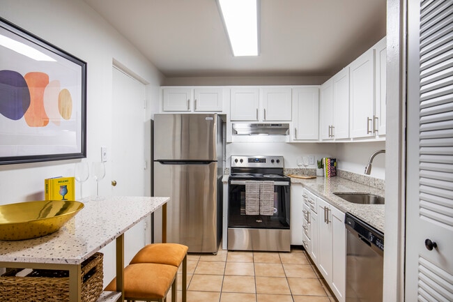Del Oro Apartment Homes