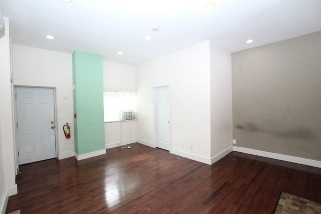 Photo - Spacious studio in Fairmount. Unit 1F
