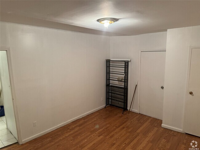 Building Photo - 211-77 Jamaica Ave Unit 2A Rental