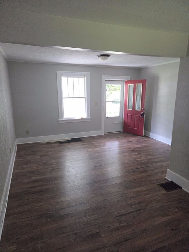 Photo - Spacious 4-Bedroom Home in Peoria — Dog-Friendly & Move-In Ready!